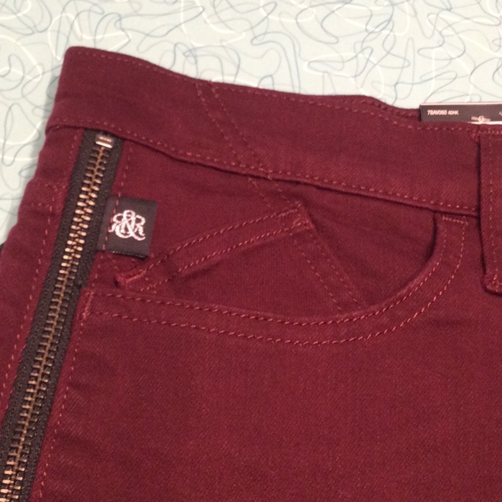 Rock & Republic Kimber Mid -Rise Short Plum Pie - Picture 9 of 9